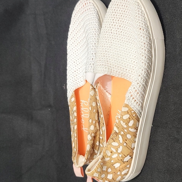 Poppy slip ons - Picture 2 of 4